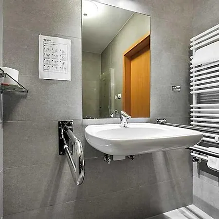 Olivia Hotel 2*